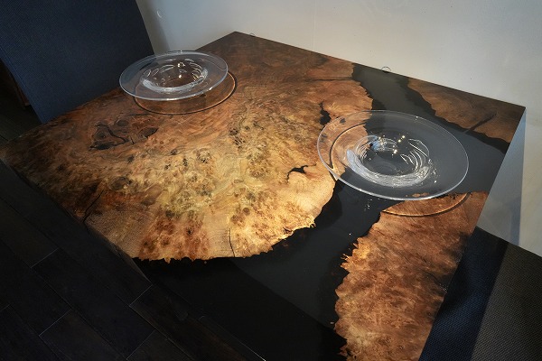 【東京都新宿区】クラロウォールナット×darkⅡクリア レジンテーブル