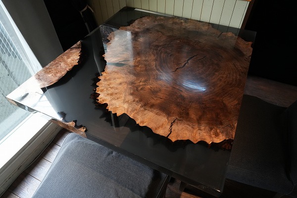 【東京都新宿区】クラロウォールナット×darkⅡクリア レジンテーブル