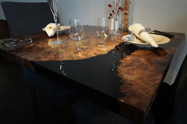 【東京都新宿区】クラロウォールナット×darkⅡクリア レジンテーブル