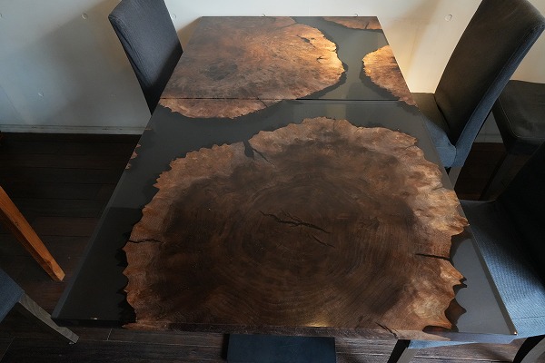 【東京都新宿区】クラロウォールナット×darkⅡクリア レジンテーブル