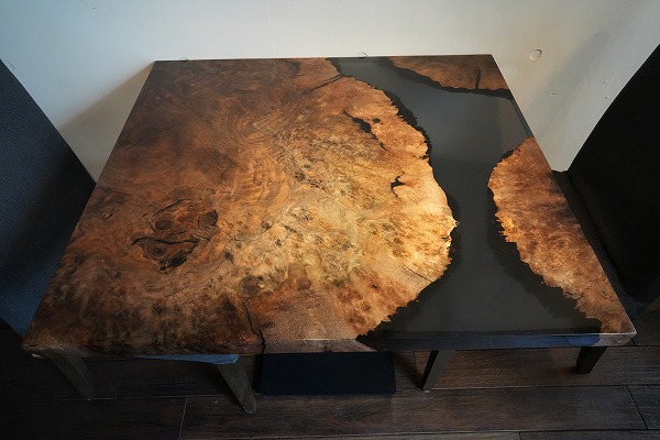 【東京都新宿区】クラロウォールナット×darkⅡクリア レジンテーブル