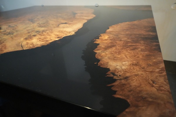 【東京都新宿区】クラロウォールナット×darkⅡクリア レジンテーブル