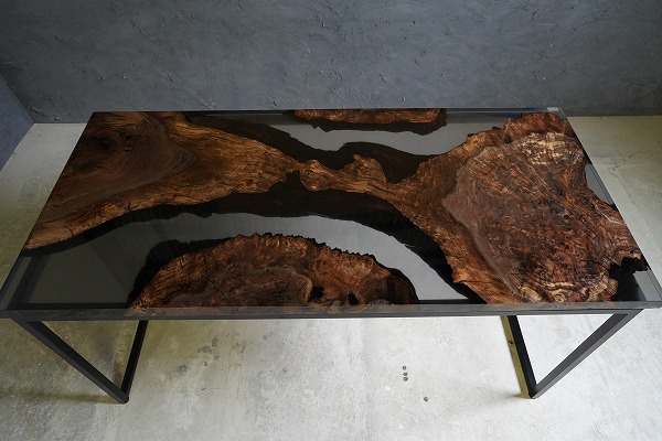 【東京都港区法人様】クラロ×darkⅡクリア　レジンデスク