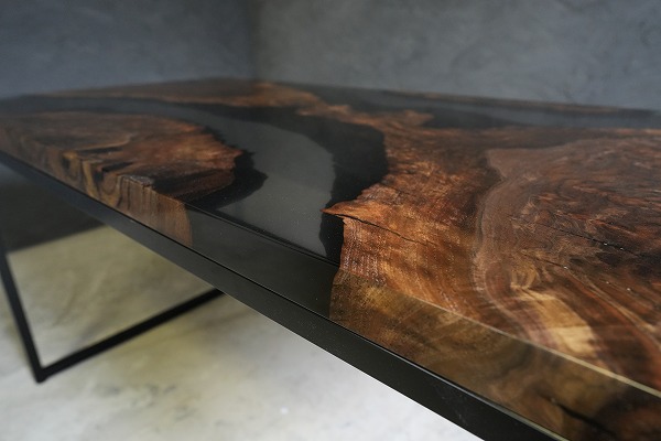 【東京都港区法人様】クラロ×darkⅡクリア　レジンデスク