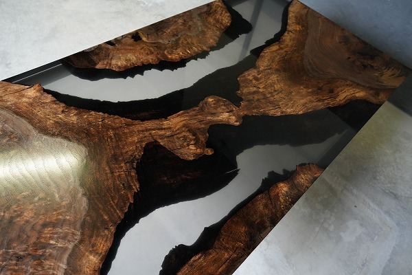 【東京都港区法人様】クラロ×darkⅡクリア　レジンデスク