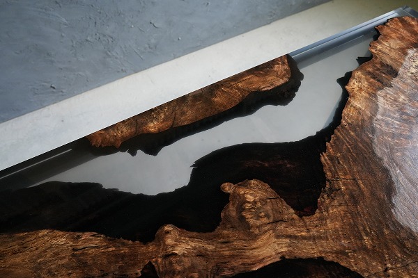 【東京都港区法人様】クラロ×darkⅡクリア　レジンデスク