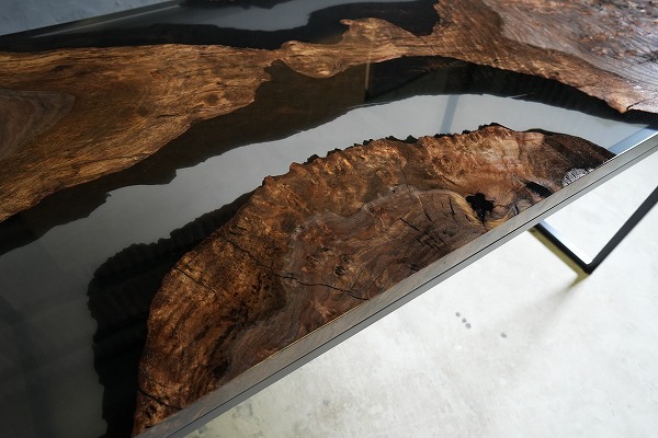 【東京都港区法人様】クラロ×darkⅡクリア　レジンデスク