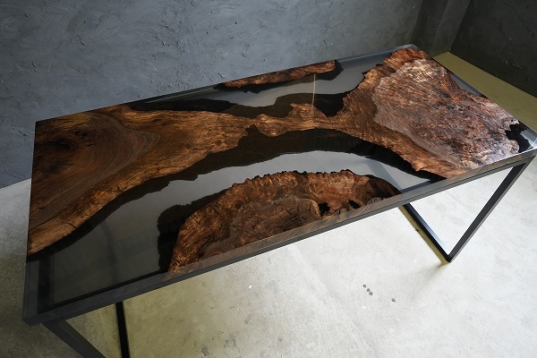 【東京都港区法人様】クラロ×darkⅡクリア　レジンデスク