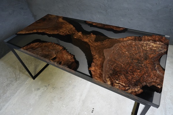 【東京都港区法人様】クラロ×darkⅡクリア　レジンデスク