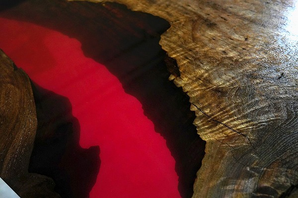 【東京都六本木】ウォールナット×クリアレッド レジンテーブル