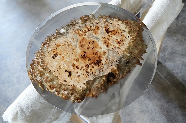 【東京都六本木】ウォールナット×クリアレッド レジンテーブル