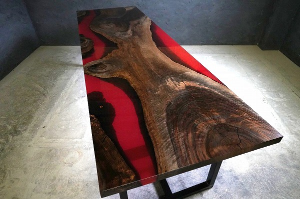 【東京都六本木】ウォールナット×クリアレッド レジンテーブル