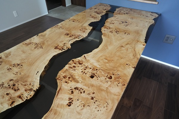 【静岡県】ポプラ×darkⅡクリア　レジン　ダイニングテーブル