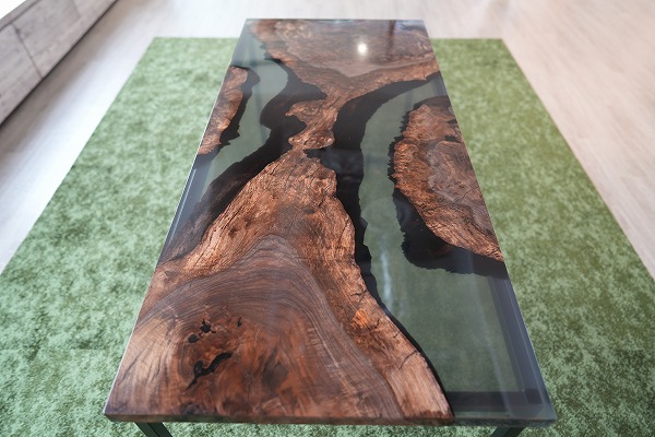 【東京都港区法人様】クラロ×darkⅡクリア　レジンデスク