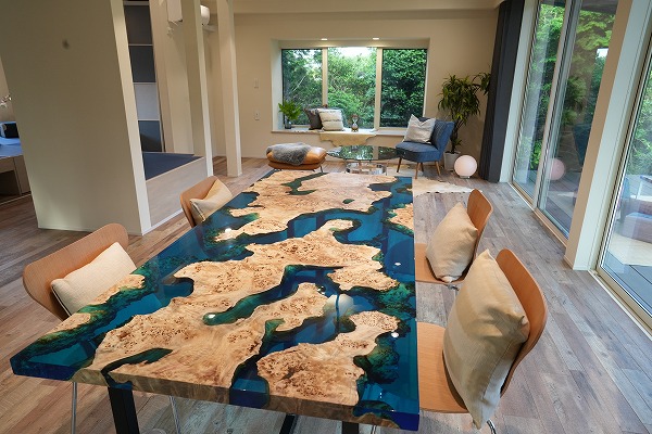 【静岡県別荘地】ポプラ×クリアブルー レジンテーブル