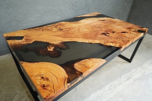 【千葉県】山桜×darkⅡクリア レジンテーブル