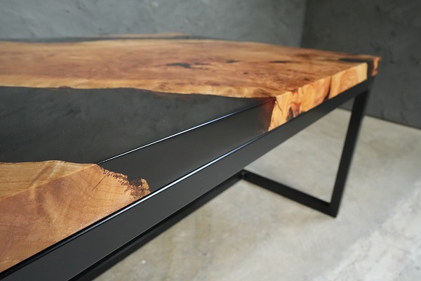 【千葉県】山桜×darkⅡクリア レジンテーブル