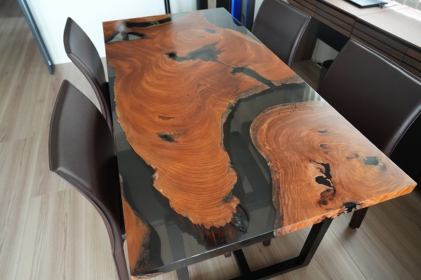 【神奈川県横浜市】欅×darkⅡクリア レジンテーブル