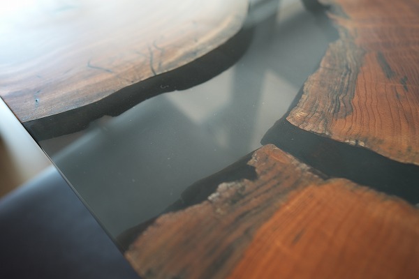 【神奈川県横浜市】欅×darkⅡクリア レジンテーブル