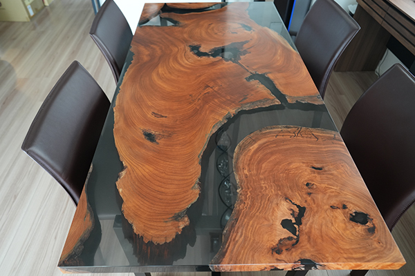 【神奈川県横浜市】欅×darkⅡクリア レジンテーブル