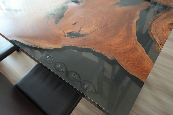 【神奈川県横浜市】欅×darkⅡクリア レジンテーブル