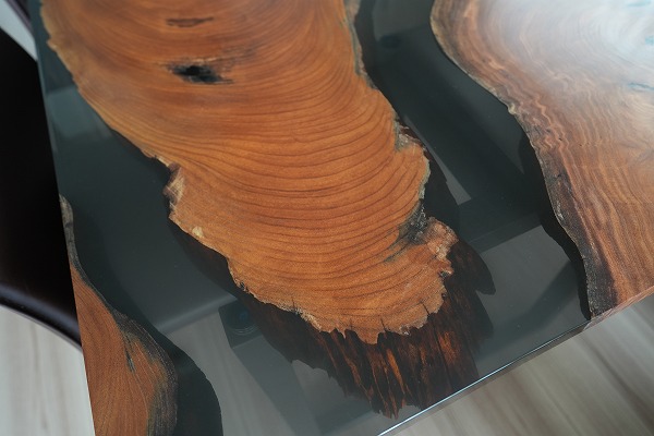 【神奈川県横浜市】欅×darkⅡクリア レジンテーブル