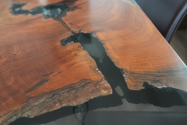 【神奈川県横浜市】欅×darkⅡクリア レジンテーブル