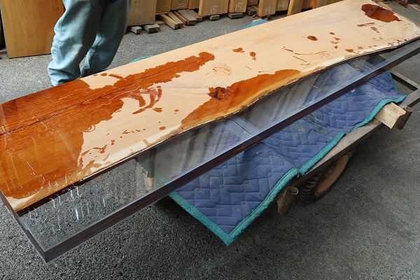 レジンテーブル 倉庫