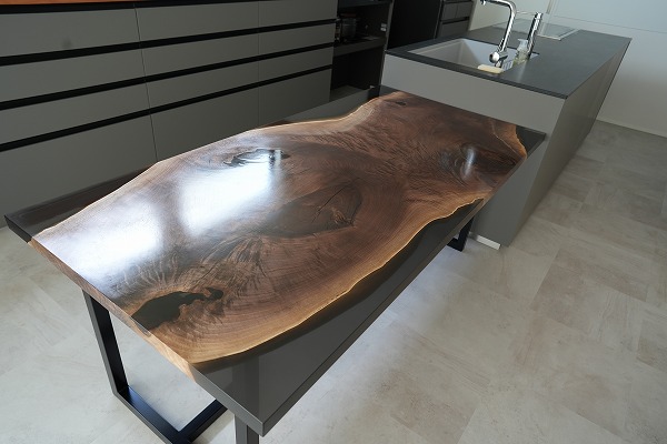 【神奈川県川崎市】ブラックウォールナット×darkⅡクリア　レジンデスク