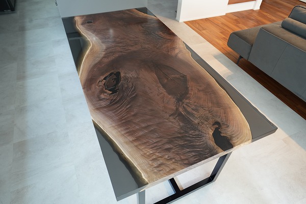 【神奈川県川崎市】ブラックウォールナット×darkⅡクリア　レジンデスク