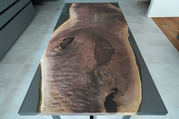 【神奈川県川崎市】ブラックウォールナット×darkⅡクリア　レジンデスク