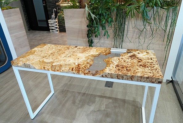 【東京都港区オフィス】ポプラ×クリア　レジンデスク