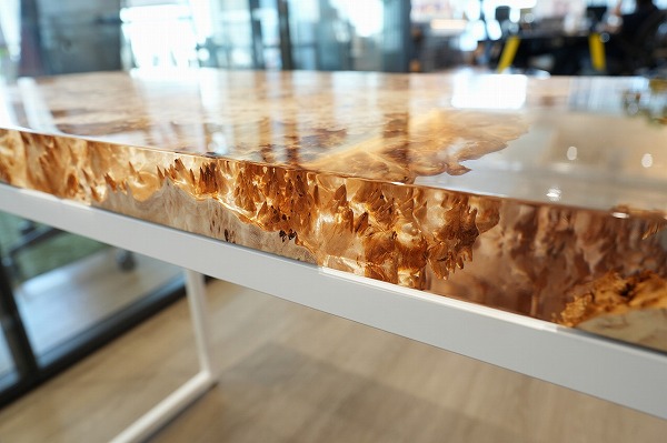 【東京都港区オフィス】ポプラ×クリア　レジンデスク