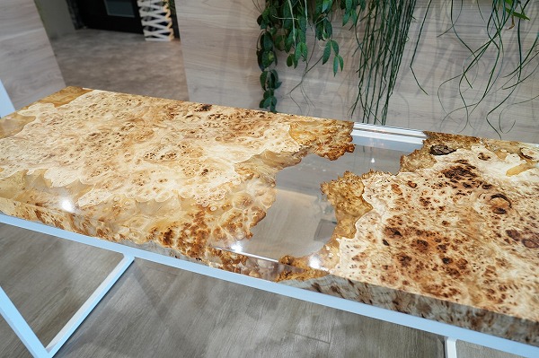 【東京都港区オフィス】ポプラ×クリア　レジンデスク