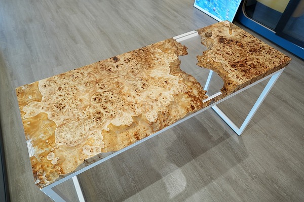 【東京都港区オフィス】ポプラ×クリア　レジンデスク