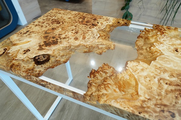 【東京都港区オフィス】ポプラ×クリア　レジンデスク