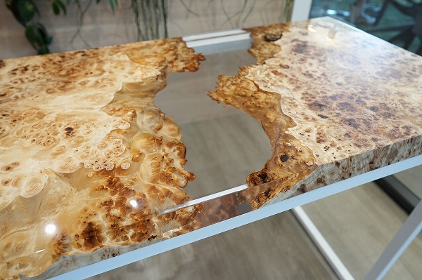 【東京都港区オフィス】ポプラ×クリア　レジンデスク