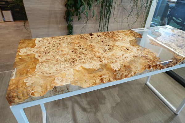 【東京都港区オフィス】ポプラ×クリア　レジンデスク