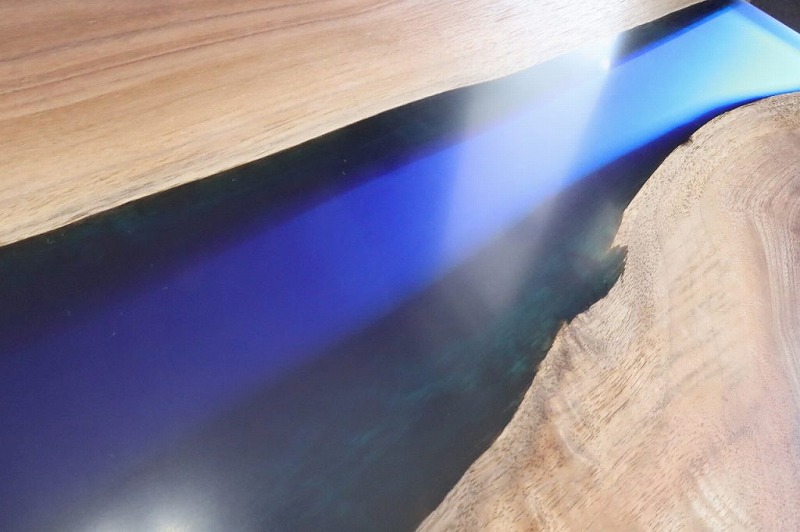 【愛知県】ブラックウォールナット×sinkaiブルー レジンテーブル