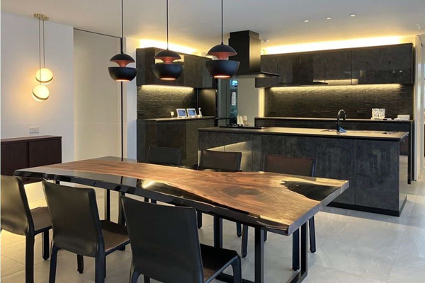 【大阪府大阪市】クラロウォールナット×darkⅡクリア レジンテーブル