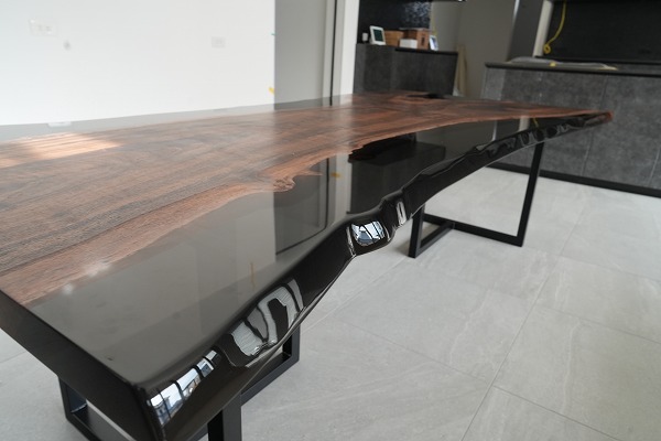 【大阪府大阪市】クラロウォールナット×darkⅡクリア レジンテーブル