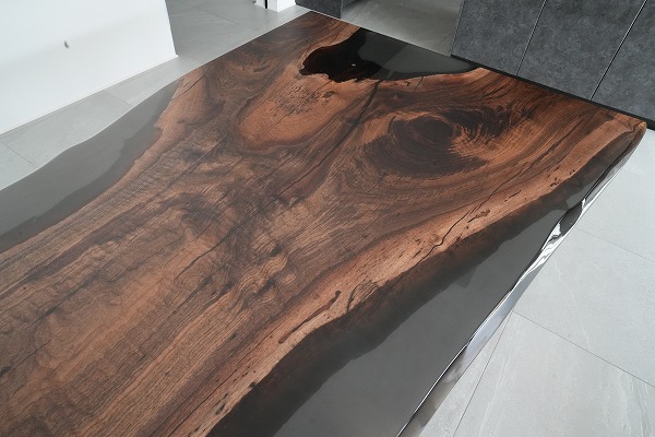 【大阪府大阪市】クラロウォールナット×darkⅡクリア レジンテーブル