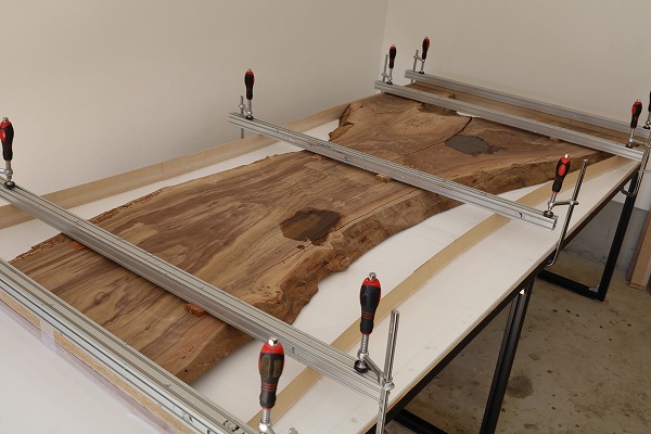 レジンテーブル 倉庫