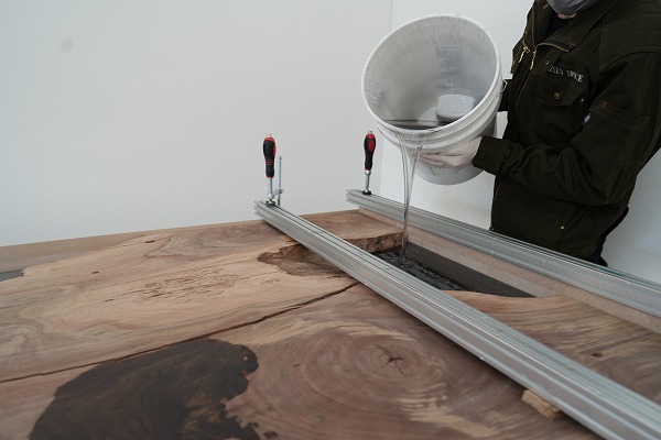 レジンテーブル 倉庫