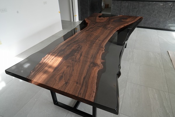 【大阪府大阪市】クラロウォールナット×darkⅡクリア レジンテーブル