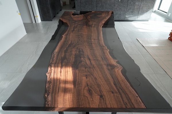【大阪府大阪市】クラロウォールナット×darkⅡクリア レジンテーブル