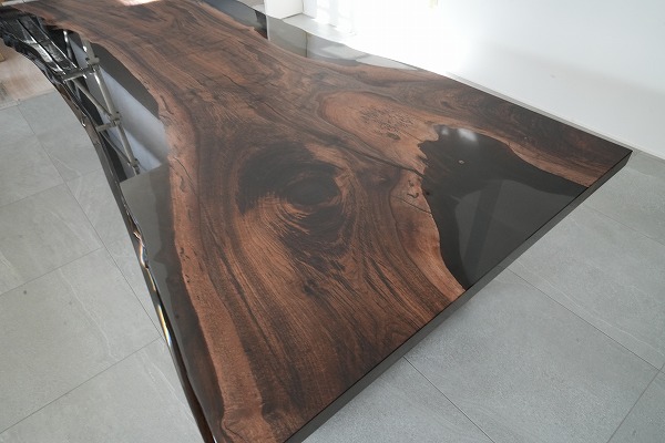 【大阪府大阪市】クラロウォールナット×darkⅡクリア レジンテーブル