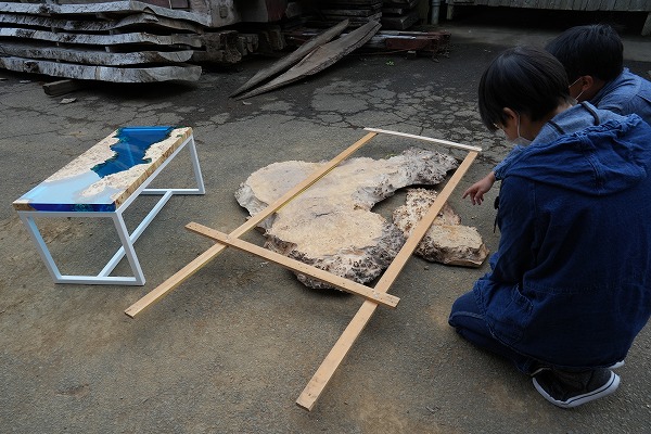 レジンテーブル 倉庫