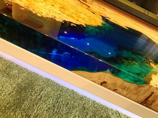 【ポプラ一枚板×クリアブルー】ポプラ×クリアブルー レジンテーブル