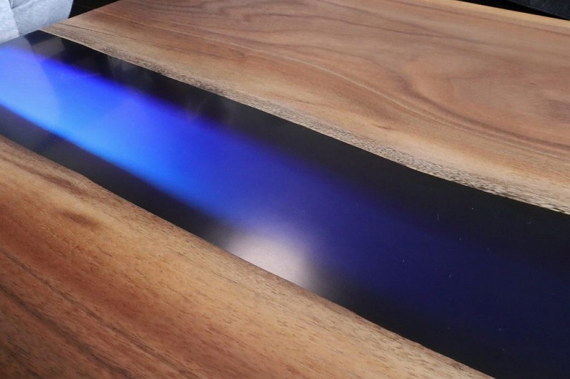 【愛知県】ブラックウォールナット×sinkaiブルー レジンテーブル